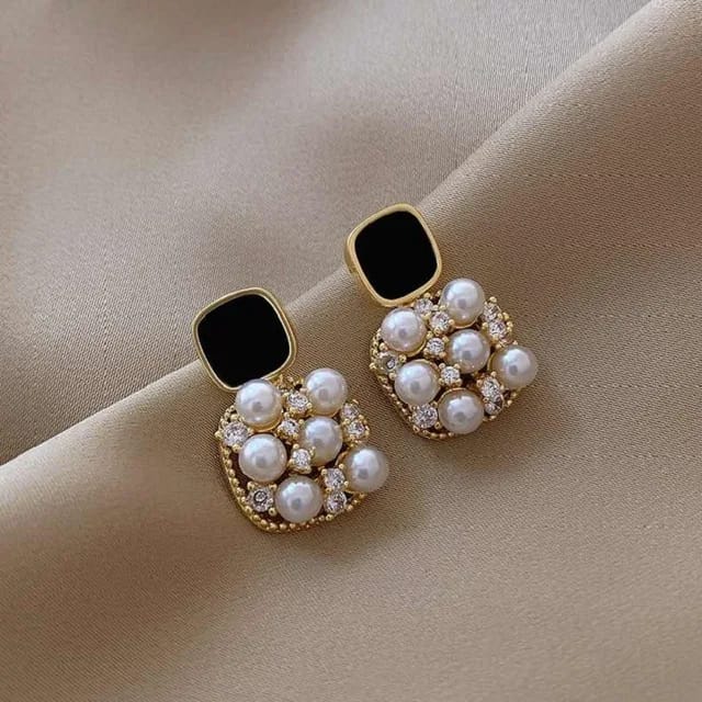 Korean Earrings Model 41,186,293,71 Nayaara Set of 3 + One Free
