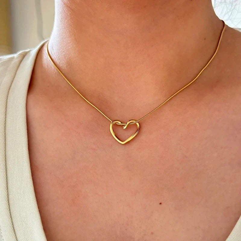 FS-NCKS4C42 - Trendy Heart Hollow Necklace