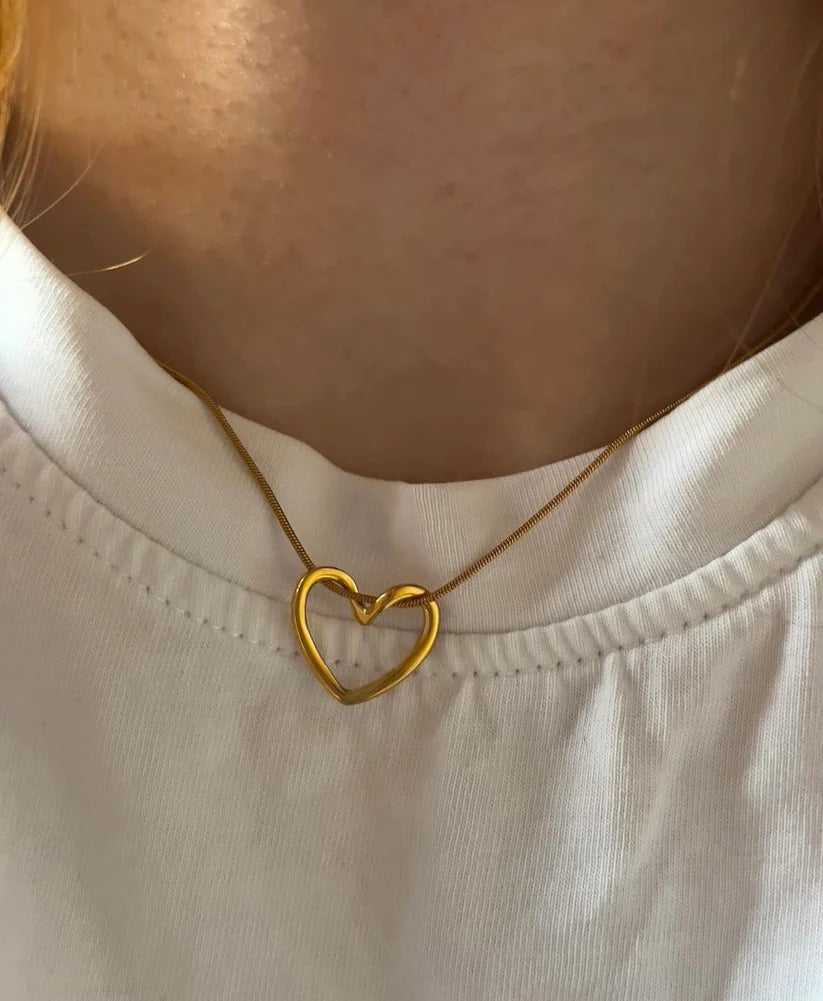 FS-NCKS4C42 - Trendy Heart Hollow Necklace