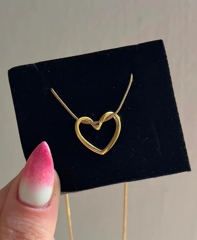 FS-NCKS4C42 - Trendy Heart Hollow Necklace