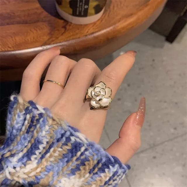 Model 287 Premium Flower Shape Ring