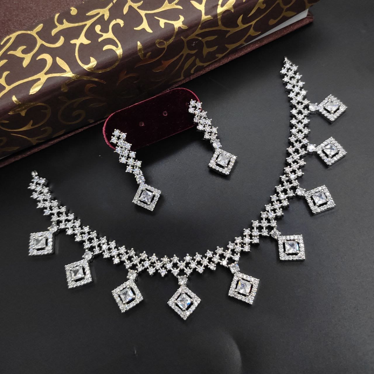 DIAMOND NEACKLACE