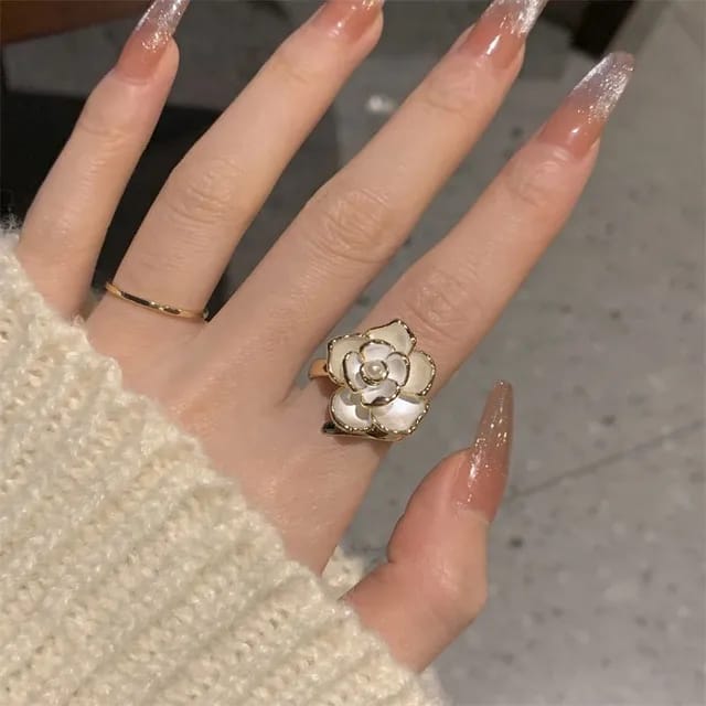 Model 287 Premium Flower Shape Ring