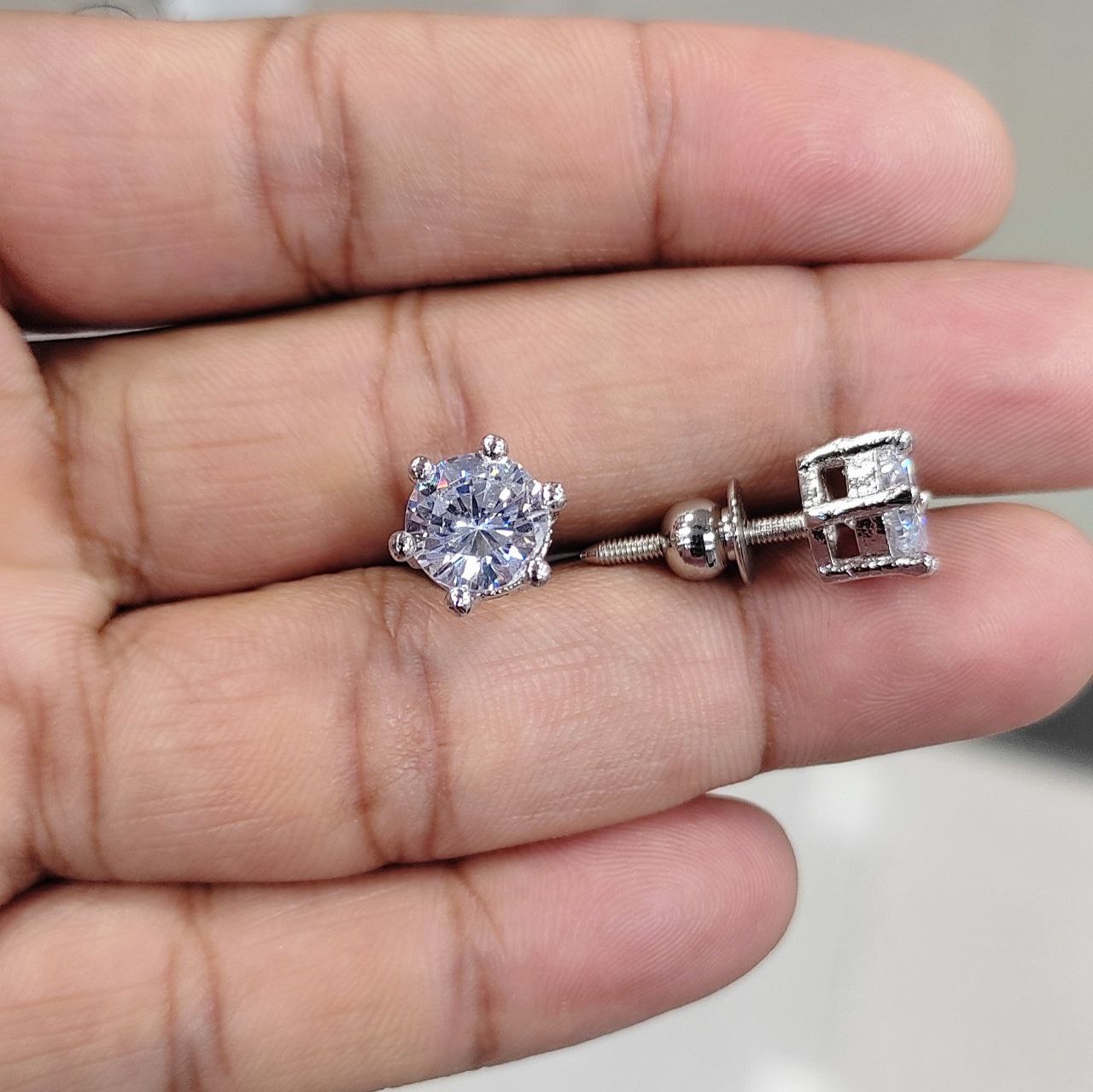 Premium solitaire Dimond studs