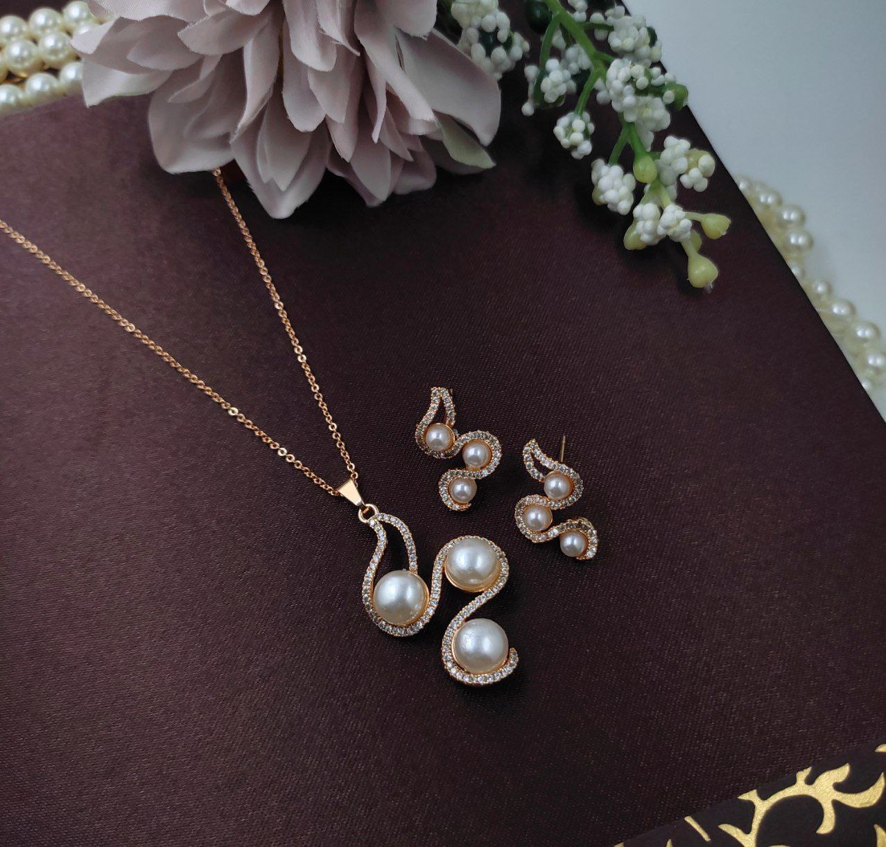 Premium quality anti tarnish cz pendant set with Mother Of Pearl