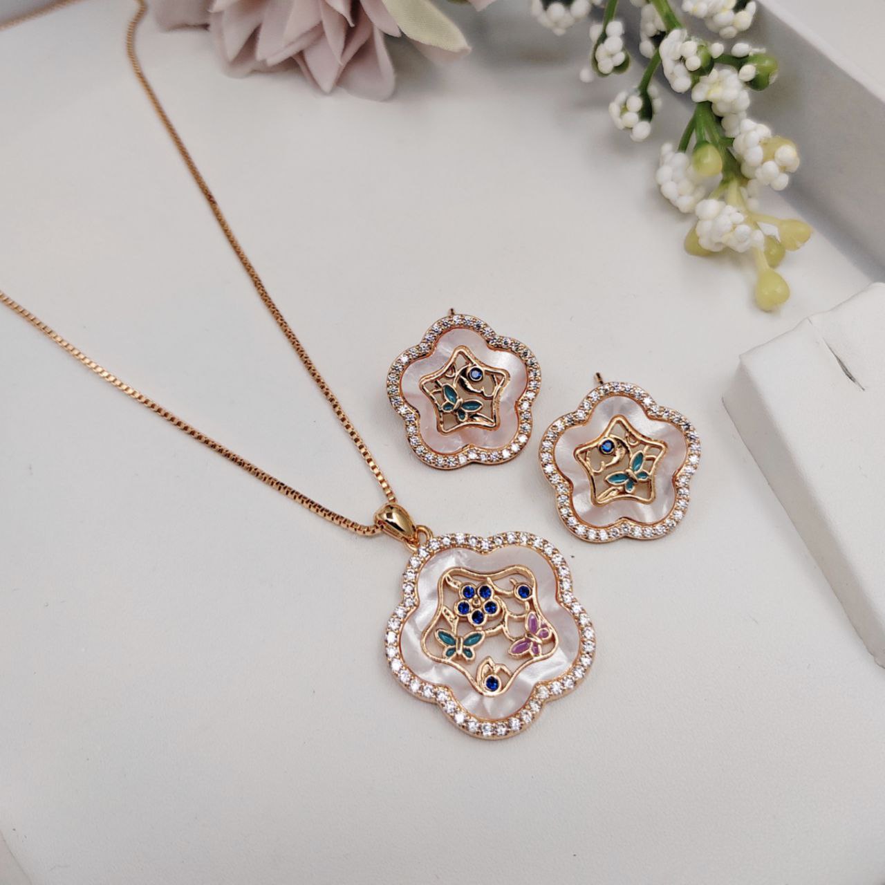 Premium quality anti tarnish cz pendant set with Mother Of Pearl