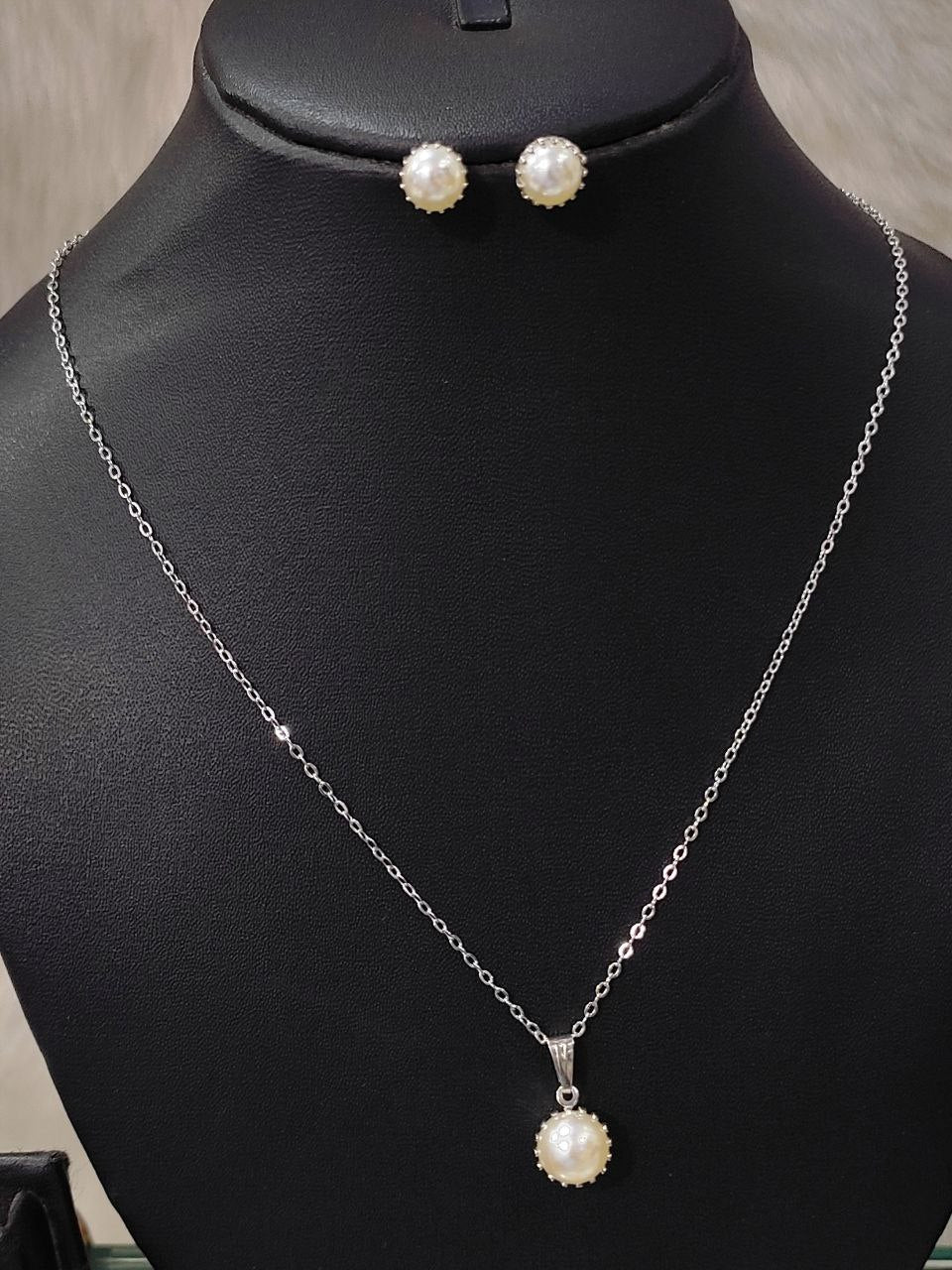 Premium pearl pendant set