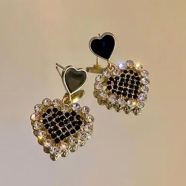 FS-ERS9N103 - Dazzling Black Heart Earrings